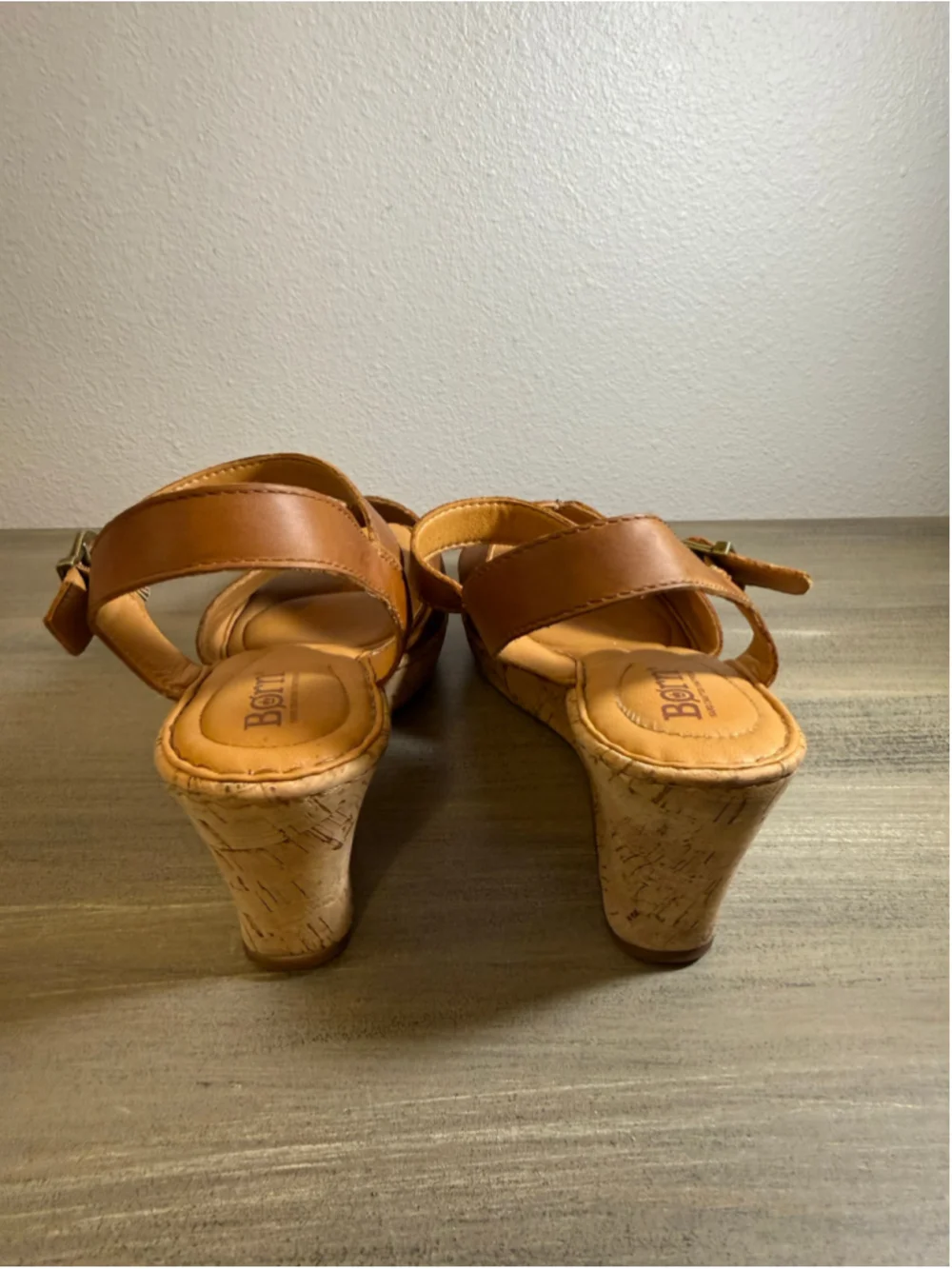 EUC Børn Agnio Tan Wedge sandals tan leather straps cork-covered wedge heel 9